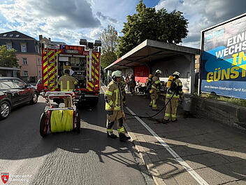 Brandeinsatz an Bamberger Bushaltestelle: Feuerwehr startet Schnellangriff Brandeinsatz an Bamberger Bushaltestelle: Feuerwehr startet Schnellangriff