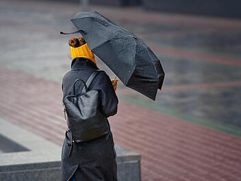 Franken erwartet Anfang Oktober kühles und regnerisches Wetter, während ein großes Sturmtief bei Schottland für unbeständiges Wetter sorgen könnte. Regenwetter, Wetter in Franken, Kälte, Kalt, Regen, Frost, Herbst