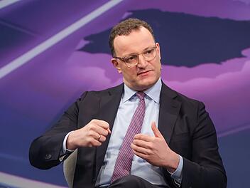 Jens Spahn fordert eine pauschale Kürzung von Subventionen und Steuervergünstigungen, um die Finanzierung der Steuerreform zu ermöglichen und milliardenhohe Entlastungen zu schaffen. Eine Zusammenarbeit mit der Linken sei für die Union nicht möglich, erklärt Fraktionschef Jens Spahn.
