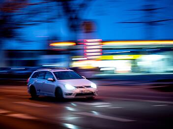 Alkoholisierter Mann fährt blutverschmiert mit gestohlenem Auto Alkoholisierter Mann fährt blutverschmiert mit gestohlenem Auto