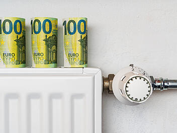 Die Umsetzung der 65-Prozent-Regelung für neue Heizungen, die erneuerbare Energien bevorzugt, wird auf November verschoben. Das Gesetz stellt insbesondere Vermieter und Mieter vor Herausforderungen. Die Umsetzung der 65-Prozent-Regelung für neue Heizungen, die erneuerbare Energien bevorzugt, wird auf November verschoben. Das Gesetz stellt insbesondere Vermieter und Mieter vor Herausforderungen.