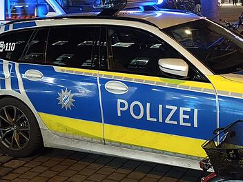 Weidach bei Coburg: Vermisste 82-Jährige aufgefunden - Fahndung beendet Polizei Wagen Nacht Bayern