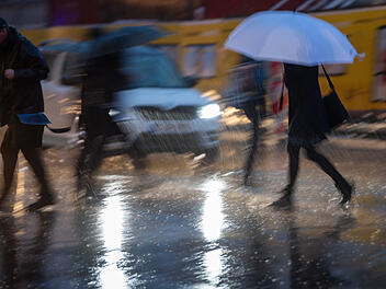 Regen lässt in Franken am 25. September 2025 nach, jedoch bleiben trübe Wetteraussichten mit Temperaturen um 12 Grad. Regen lässt in Franken am 25. September 2025 nach, jedoch bleiben trübe Wetteraussichten mit Temperaturen um 12 Grad.