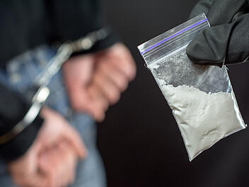 Drogen an Kinder verkauft: Polizei nimmt mutmaßliche Dealer-Gruppe in Bamberg fest Drogendealer, Drogen, Heroin, Kokain