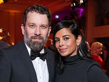 Christian Ulmen und Collien Fake-Porno-Vorwürfe: Stars solidarisieren sich mit Collien Fernandes Christian Ulmen und Collien Fernandes heirateten 2011. 2025 gab das Paar die Trennung bekannt.