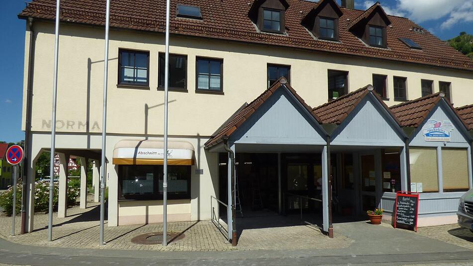 Nachdem die Norma-Filiale in Pottenstein im Frühjahr umgezogen ist, fragten sich viele, was nun in die leeren Räume in der Innenstadt kommt. Fotos: Thomas Weichert Nachdem die Norma-Filiale in Pottenstein im Frühjahr umgezogen ist, fragten sich viele, was nun in die leeren Räume in der Innenstadt kommt. Fotos: Thomas Weichert
