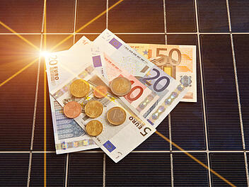 Mit dem virtuellen Kraftwerk können PV-Anlagenbesitzer viel Geld einsparen. Virtuelles Kraftwerk, Geld, Strom, Börse, Photovoltaik