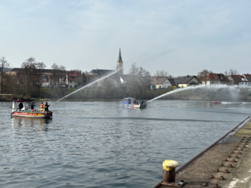Großübung am Main-Donau-Kanal - "realitätsnahe Szenarien" Großübung am Main-Donau-Kanal - "realitätsnahe Szenarien"