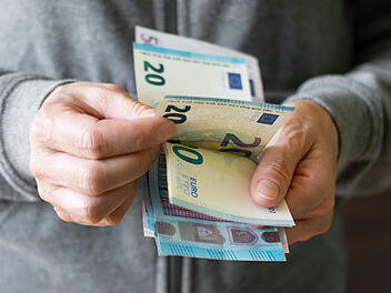 Steuerentlastung 2026: Die Bundesregierung plant Änderungen bei Freibeträgen und Steuertarifen – das könnte viele Arbeitnehmer spürbar entlasten. Überstundenregelung, Netto, Brutto, Steuerfreiheit, Freibetrag