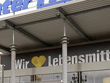 Edeka-Chef fassungslos: Kunden futtern teure Süßware zwischen Regalen Edeka-Chef fassungslos: Kunden futtern teure Süßware zwischen Regalen