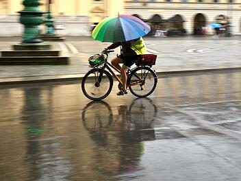 Sommer-Comeback nach stürmischem Schulstart? Wetterlagen-Vergleich lässt aufhorchen Sommer-Comeback nach stürmischem Schulstart? Wetterlagen-Vergleich lässt aufhorchen