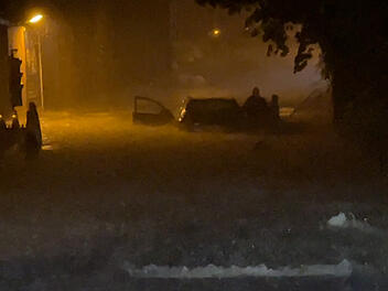 Schwere Gewitter in Franken: Erneut steckt Auto in berüchtigter Unterführung fest Schwere Gewitter in Franken: Erneut steckt Auto in berüchtigter Unterführung fest