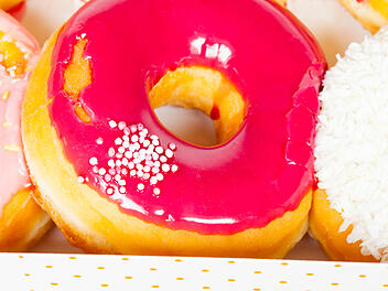 Versteckter Zucker: Wo die Süße überall lauert. Zucker, Donut, Zuckerverzicht, Fastenzeit