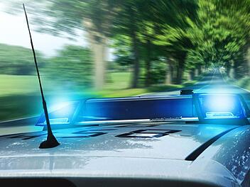 Mann (27) flüchtet vor Polizeikontrolle - bei Verfolgungsjagd geblitzt Mann (27) flüchtet vor Polizeikontrolle - bei Verfolgungsjagd geblitzt