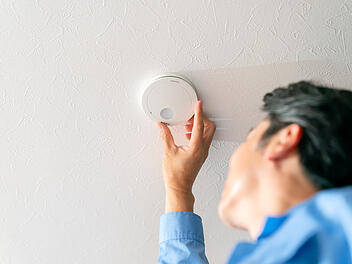 Rauchmelder löst ständig aus: Einfache Fehler sorgen für Fehlalarm Rauchmelder löst ständig aus: Einfache Fehler sorgen für Fehlalarm