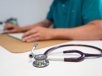 Geht Gesundheitsreform nicht weit genug? Kassen mit radikalen Vorschlägen Geht Gesundheitsreform nicht weit genug? Kassen mit radikalen Vorschlägen