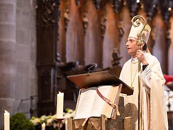 Coburg: Erzbischof ruft zu raschem Verzicht auf - und warnt vor unliebsamen Folgen Der heutige Bamberger Erzbischof Herwig Gössl als Weihbischof bei der Predigt