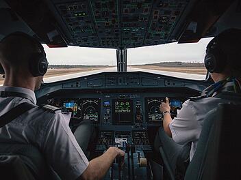 Lufthansa-Piloten gehören zu den bestverdienenden Berufsgruppen in Deutschland. Lufthansa-Piloten gehören zu den bestverdienenden Berufsgruppen in Deutschland.