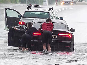 Wetter-Chaos in Franken: Massiver Regen, Hochwasser - Menschen müssen gerettet werden Wetter-Chaos in Franken: Massiver Regen, Hochwasser - Menschen müssen gerettet werden