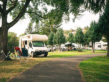 Im KNAUS Campingpark (Frickenhausen, Fränkisches Weinland) Im KNAUS Campingpark (Frickenhausen, Fränkisches Weinland)