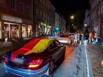 Nach WM-Ausschreitungen in Bamberg: Sind Autokorsos eigentlich erlaubt? Nach WM-Ausschreitungen in Bamberg: Sind Autokorsos eigentlich erlaubt?