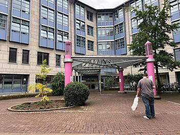 Schweinfurt: Krankenhaus St. Josef bleibt überraschend geöffnet - "Schließung zu teuer" Schweinfurt: Krankenhaus St. Josef bleibt überraschend geöffnet - "Schließung zu teuer"