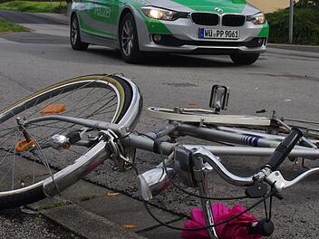 Zeugen zu Unfall mit schwer verletzter Fahrradfahrerin gesucht Zeugen zu Unfall mit schwer verletzter Fahrradfahrerin gesucht