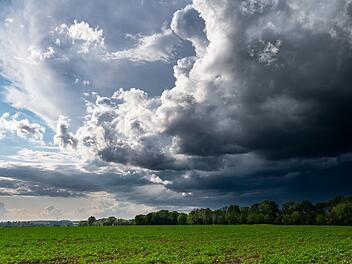 "Schlechter kann es kaum werden": So ungemütlich wird das Wetter in Franken Die Frage, in welcher Region und in welcher Intensität Wolken "abregnen", wird immer öfter auch zum Konfliktfall.