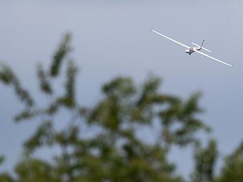 Oberpfalz: Segelflugzeuge kollidieren in der Luft - Pilot muss notlanden Oberpfalz: Segelflugzeuge kollidieren in der Luft - Pilot muss notlanden