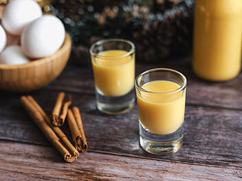 Haltbarkeit von Eierlikör: Wann sollte man ihn nicht mehr trinken? Eierlikör, Likör ohne Ei, Likör, Eier