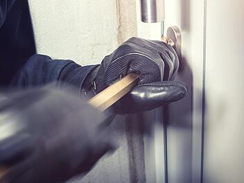Forchheim: Betrunkener Mann bricht zweimal bei seiner Ex-Freundin ein einbrecher tür aufgebrochen