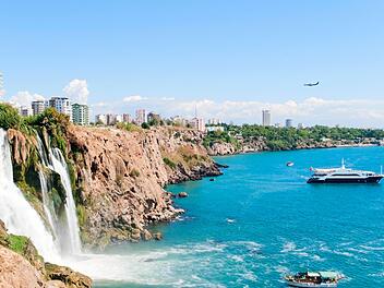 Ferienansturm am Flughafen Nürnberg: Das ist das Top-Urlaubsziel Unterer Düden-Wasserfall im türkischen Antalya