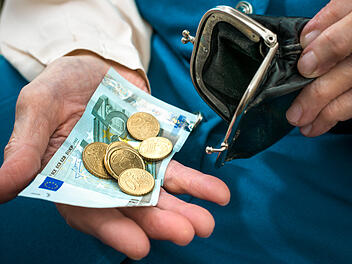 Das Bürgergeld wird reformiert: Ab Juli 2026 müssen Empfänger mit weniger Geld und strengeren Auflagen rechnen. Bürgergeld, Grundsicherung, Euro, Armut, Sozialleistung