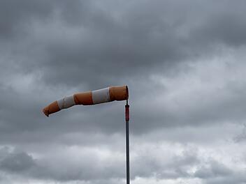 Schwere Gewitter und Sturmböen über Franken Schwere Gewitter und Sturmböen über Franken